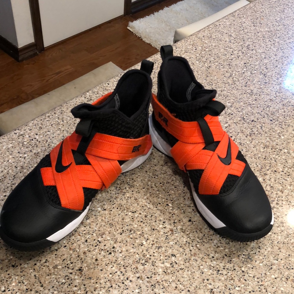 Nike Men basketball shoes 9.5